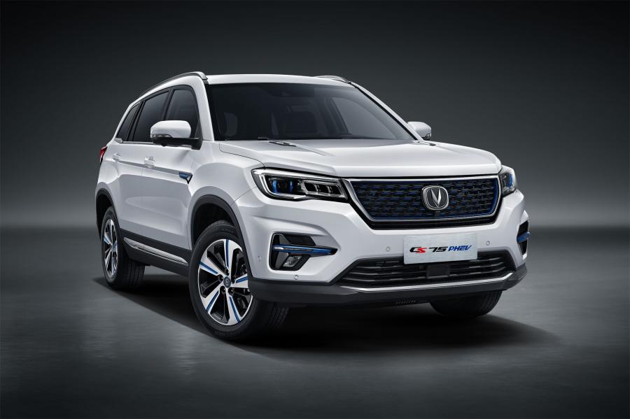  Changan CS75 PHEV 2018 года  (фото 2 из 17)